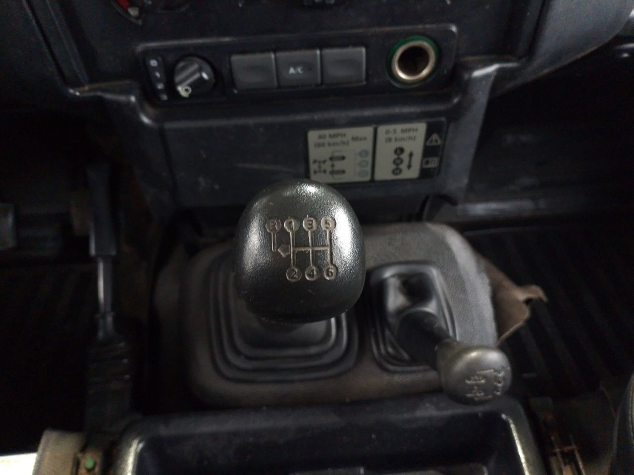 Land Rover Defender 110 SW E - foto 14