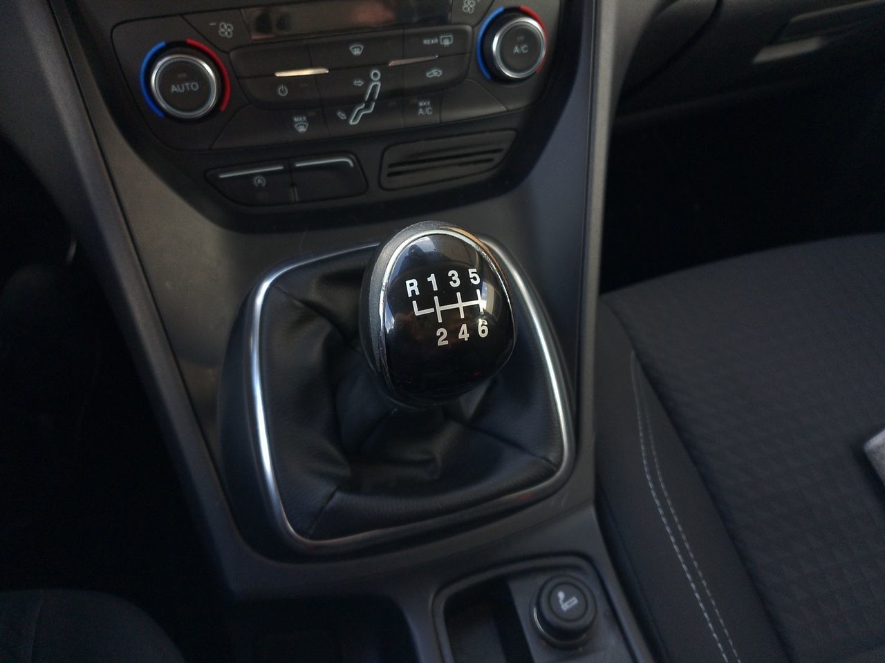 Ford C-Max 1.0 EcoBoost Trend+ - foto 12