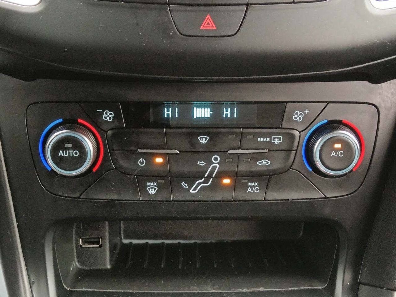 Ford Focus 1.0 EcoBoost ST-Line Black&Red Edition - foto 20