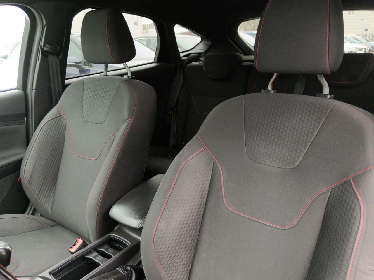 Ford Focus 1.0 EcoBoost ST-Line Black&Red Edition - foto 21