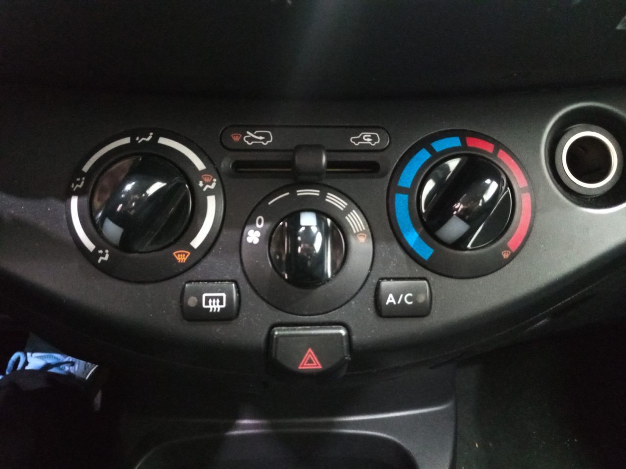 Nissan Micra 1.2G 25 Aniversario - foto 15