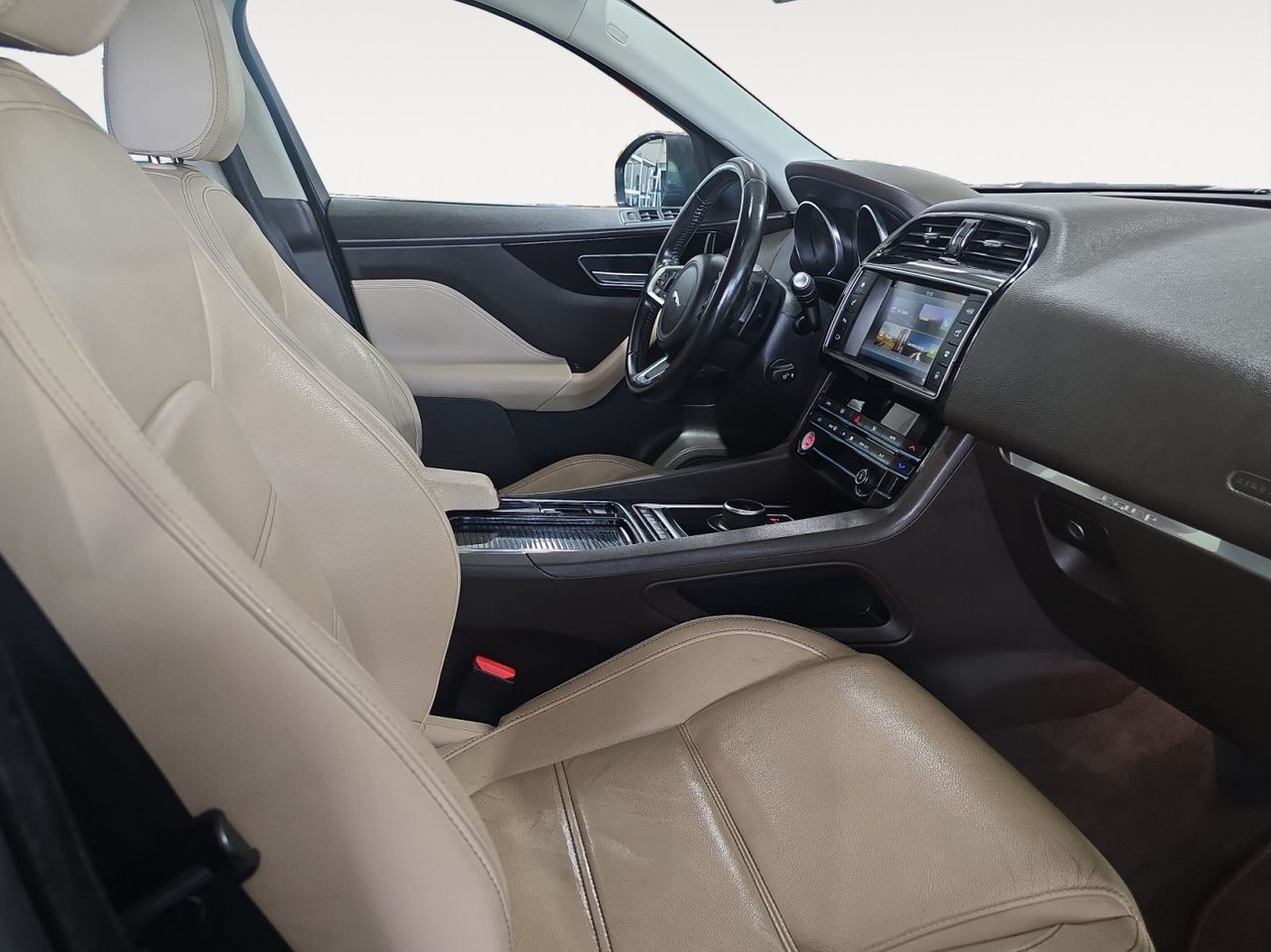 Jaguar F-Pace 2.0L i4D Prestige AWD - foto 13