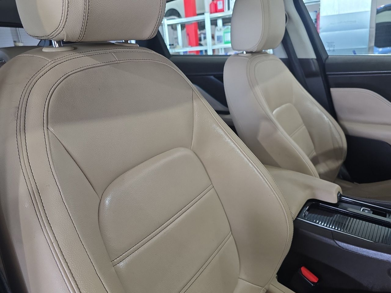 Jaguar F-Pace 2.0L i4D Prestige AWD - foto 23