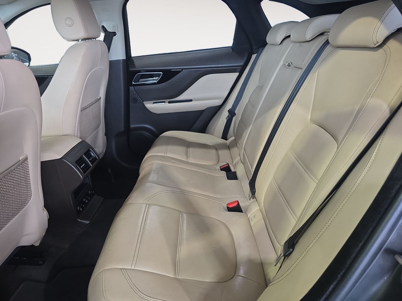 Jaguar F-Pace 2.0L i4D Prestige AWD - foto 12