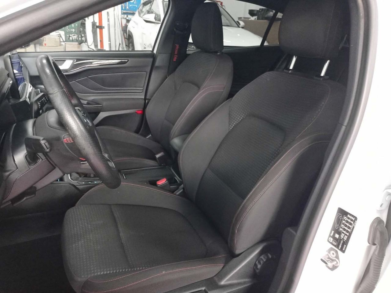 Ford Focus 1.0 EcoBoost MHEV ST-Line - foto 23