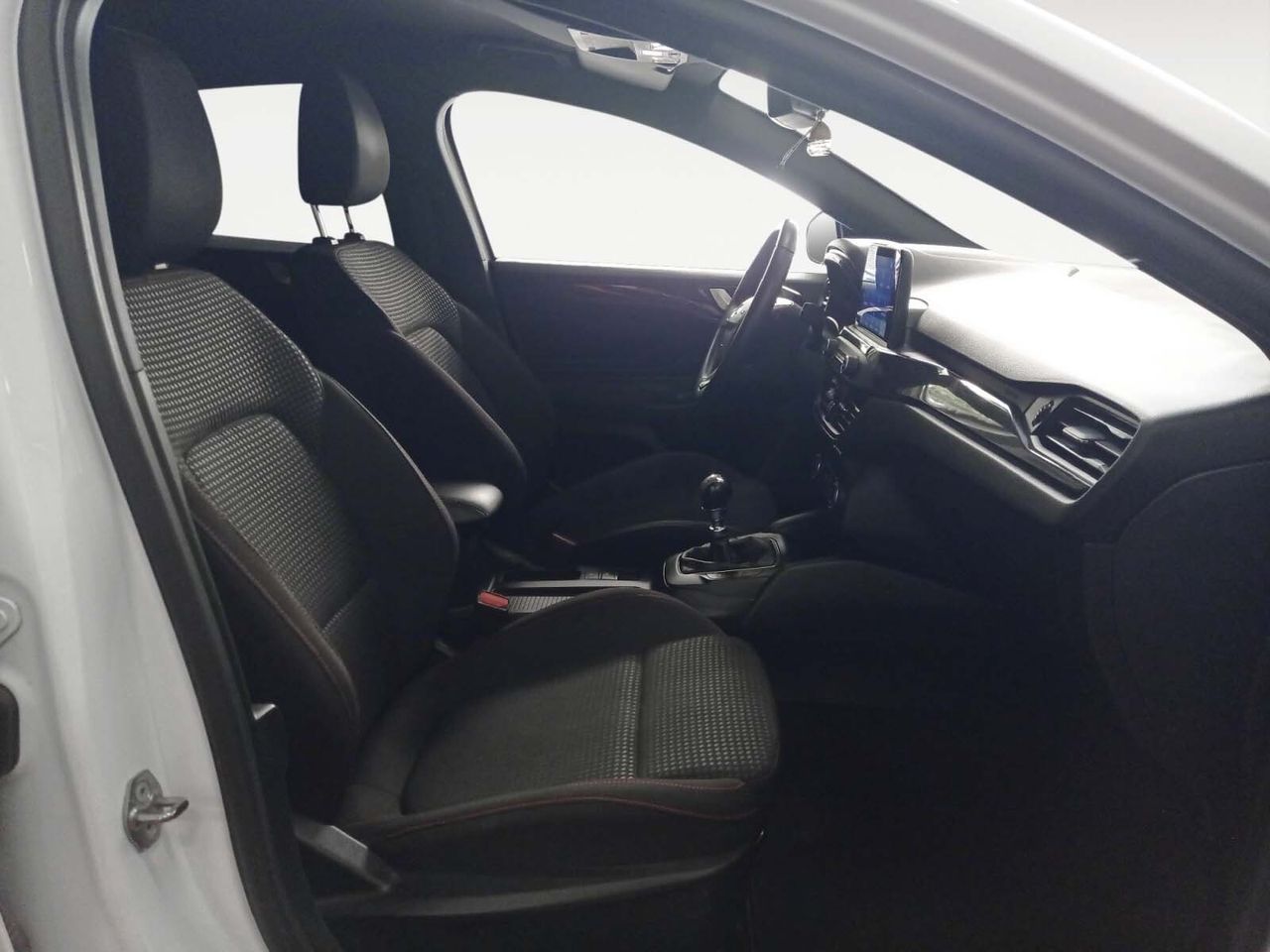 Ford Focus 1.0 EcoBoost MHEV ST-Line - foto 13