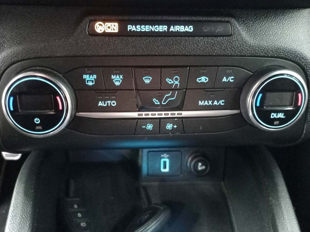Ford Focus 1.0 EcoBoost MHEV ST-Line - foto 22