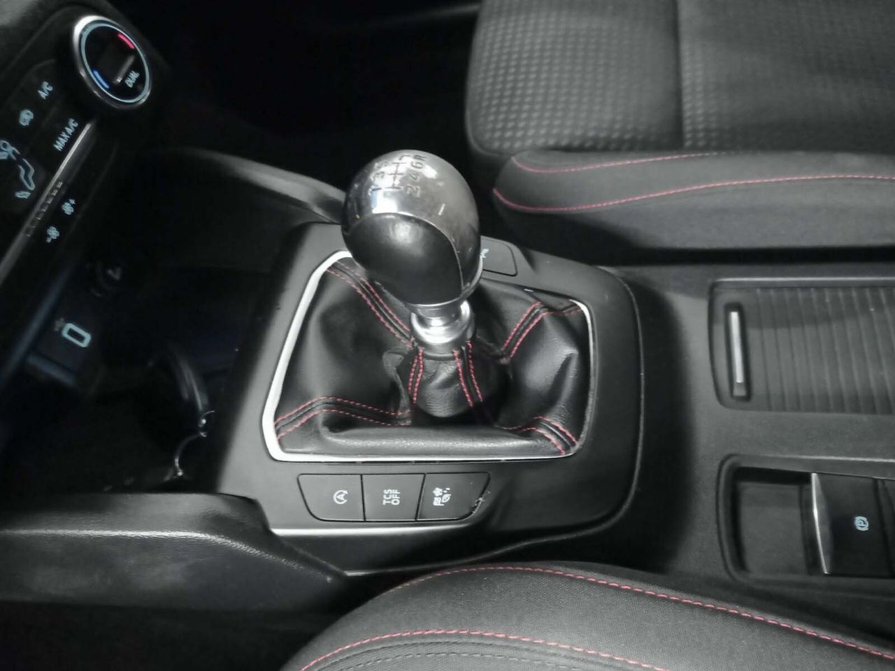 Ford Focus 1.0 EcoBoost MHEV ST-Line - foto 15