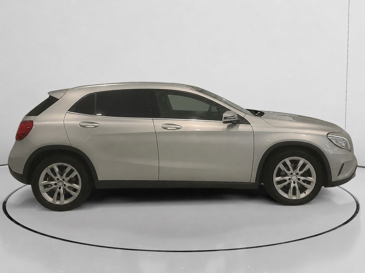 Mercedes-Benz GLA 200 d - foto 2
