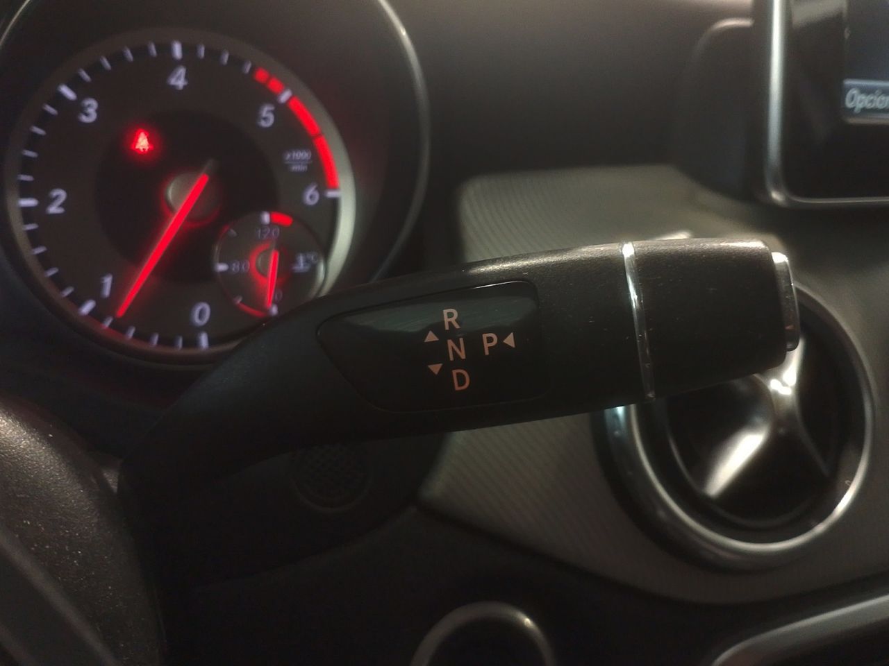 Mercedes-Benz GLA 200 d - foto 15