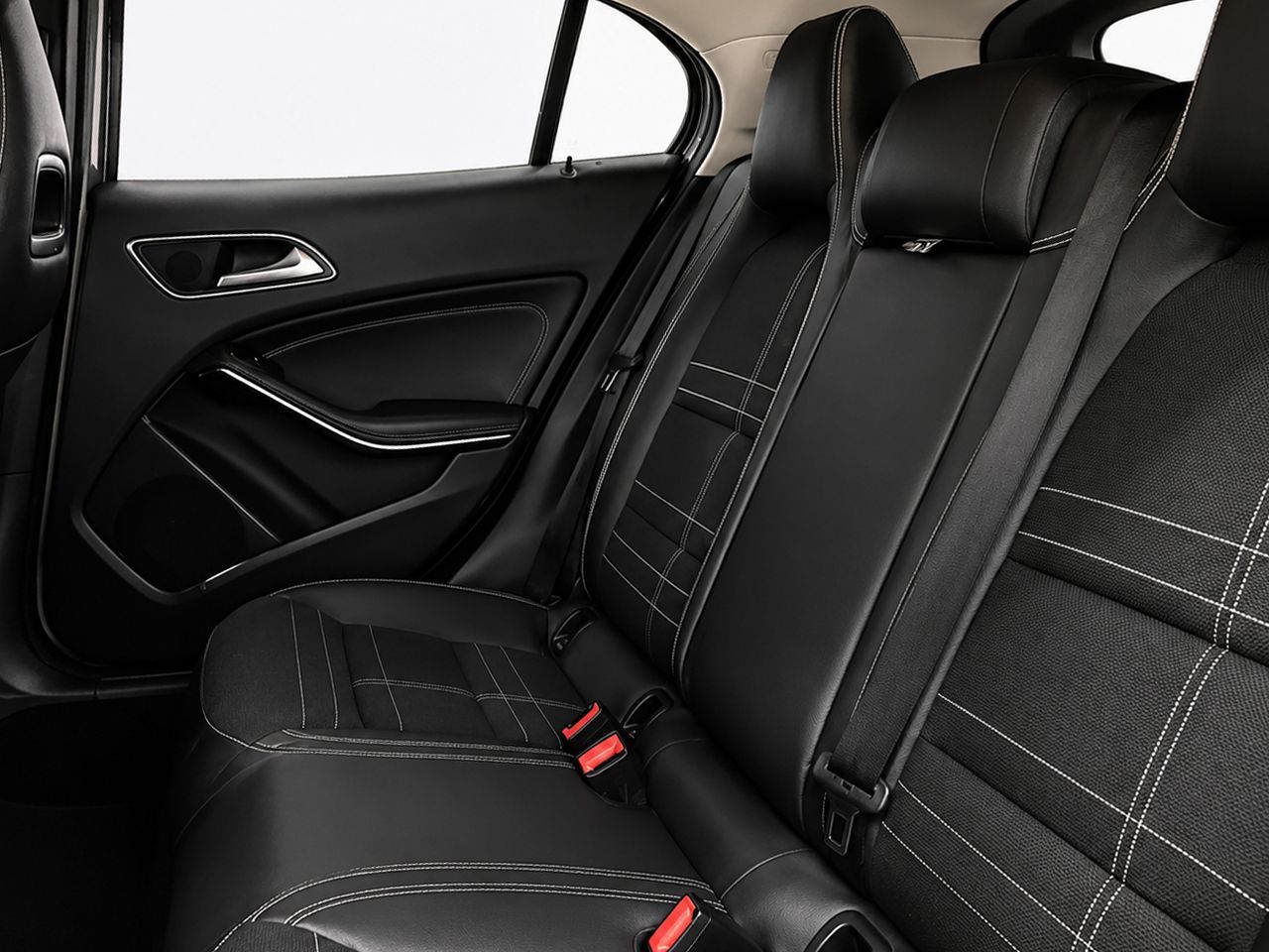 Mercedes-Benz GLA 200 d - foto 12