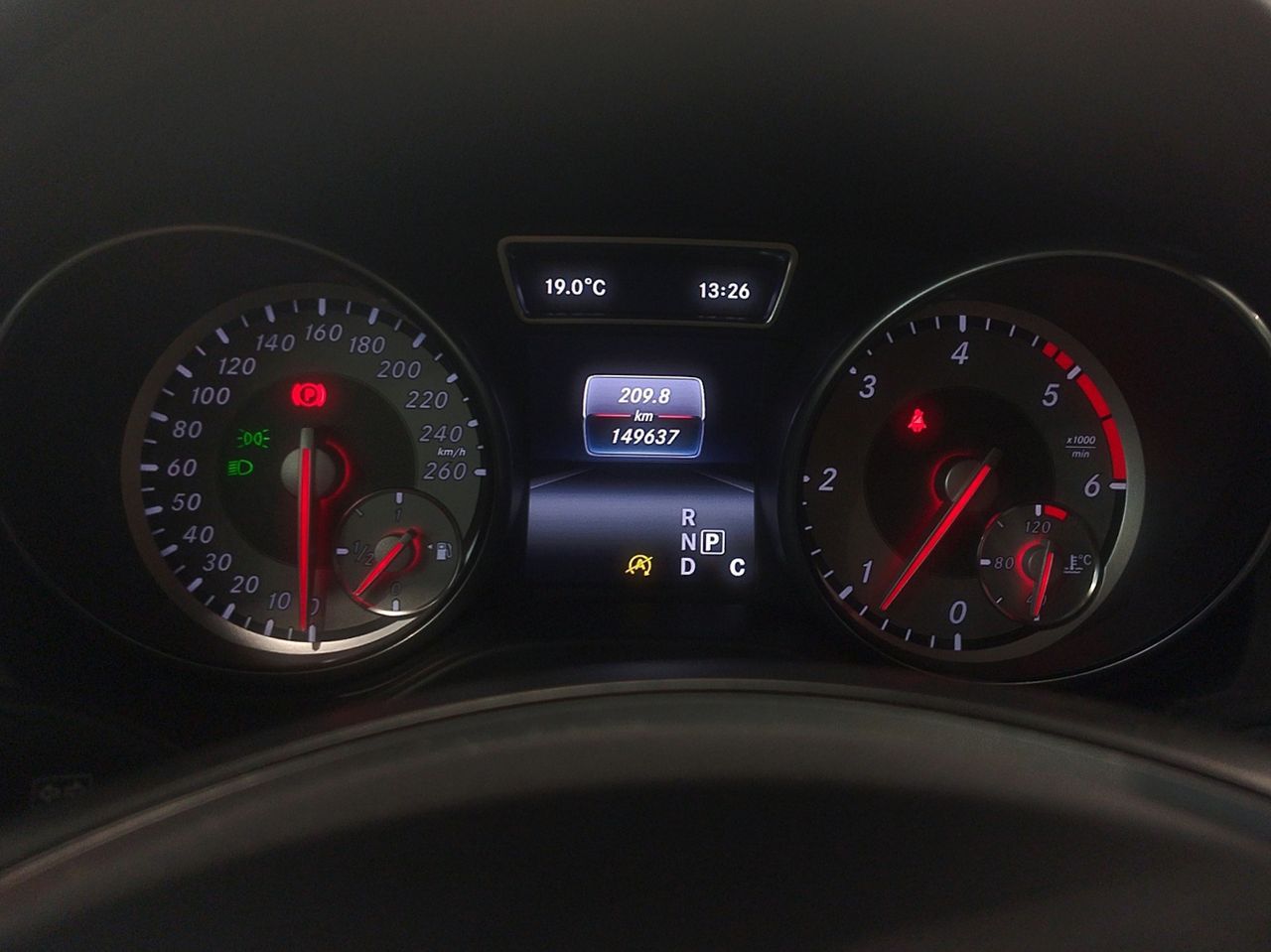 Mercedes-Benz GLA 200 d - foto 16