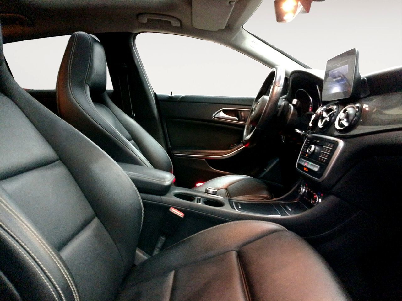 Mercedes-Benz CLA 200 - foto 13