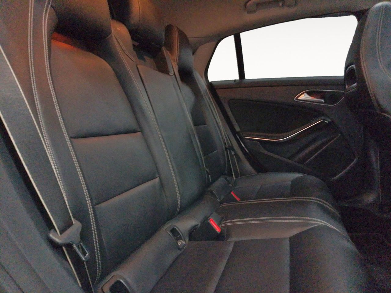 Mercedes-Benz CLA 200 - foto 12