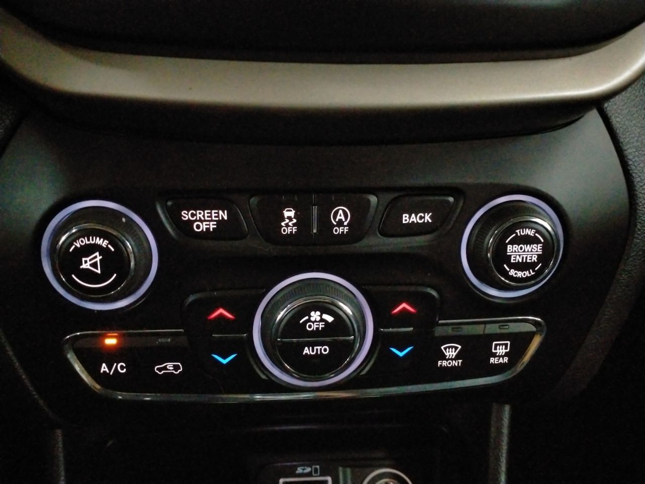 Jeep Cherokee 2.0 CRD Longitude 4x2 - foto 19