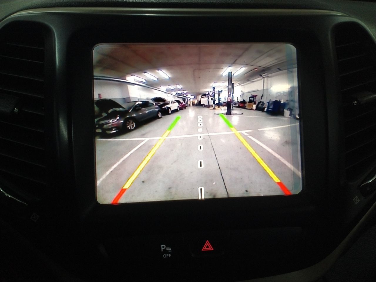 Jeep Cherokee 2.0 CRD Longitude 4x2 - foto 18