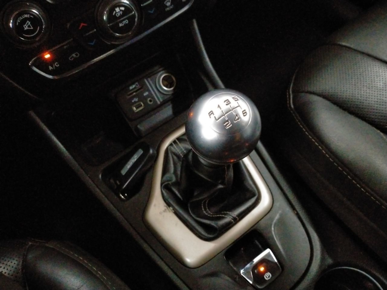 Jeep Cherokee 2.0 CRD Longitude 4x2 - foto 13