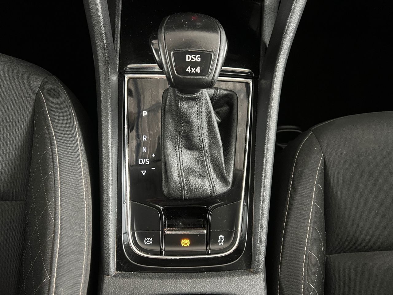 Škoda Karoq 2.0 TDI Ambition 4x4 DSG - foto 13