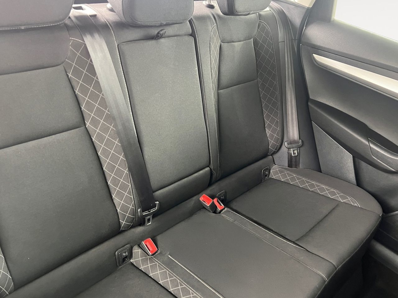 Škoda Karoq 2.0 TDI Ambition 4x4 DSG - foto 10