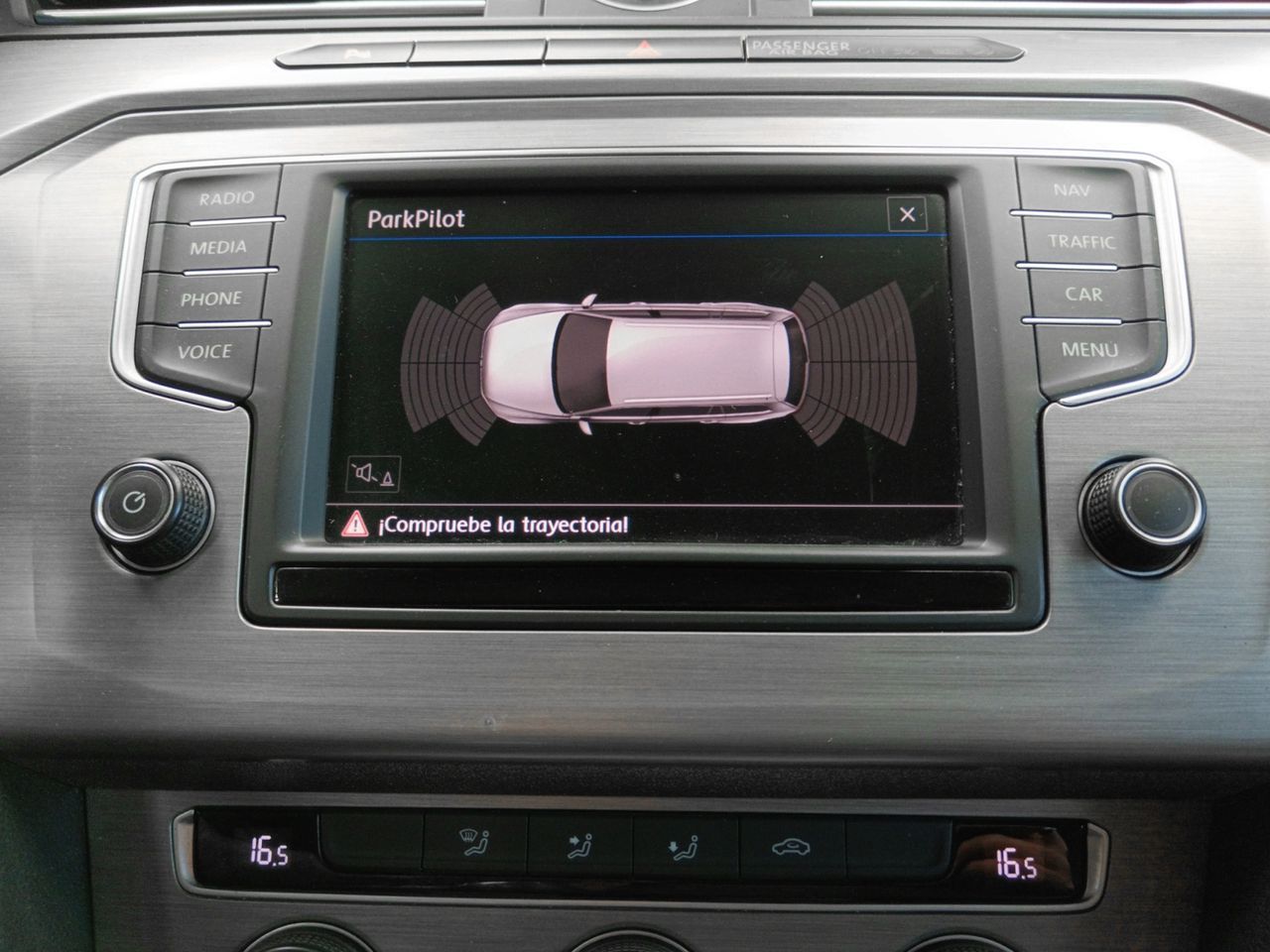 Volkswagen Passat Edition 2.0 TDI - foto 16