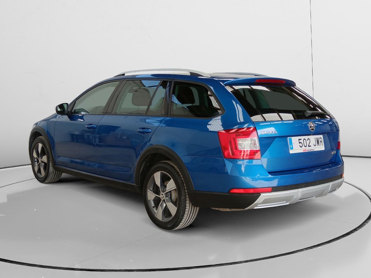 Škoda Scout 2.0 TDI CR DSG 4x4 - foto 4