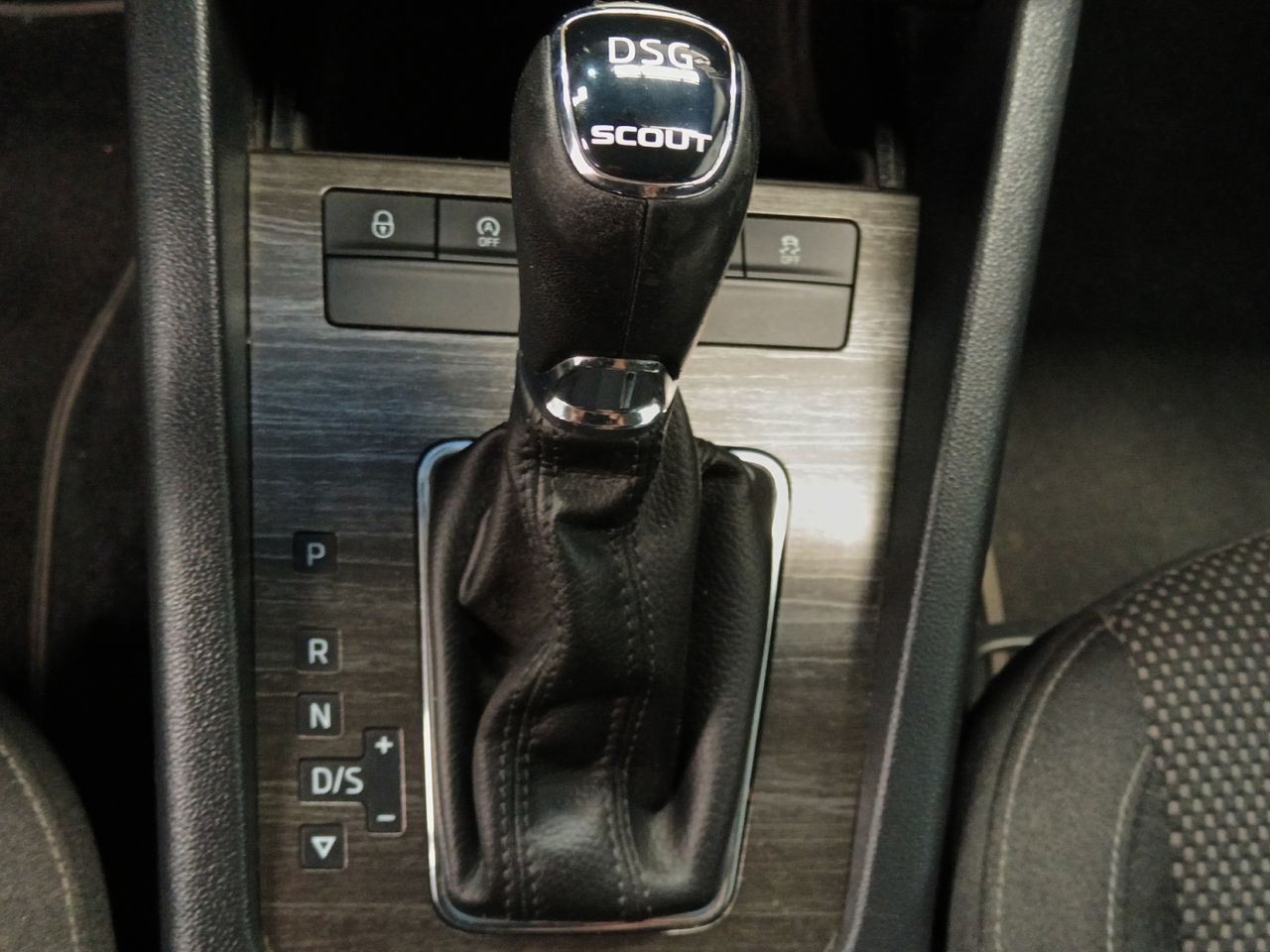 Škoda Scout 2.0 TDI CR DSG 4x4 - foto 13
