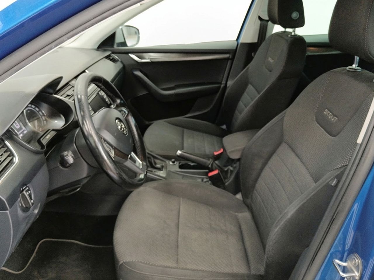 Škoda Scout 2.0 TDI CR DSG 4x4 - foto 9