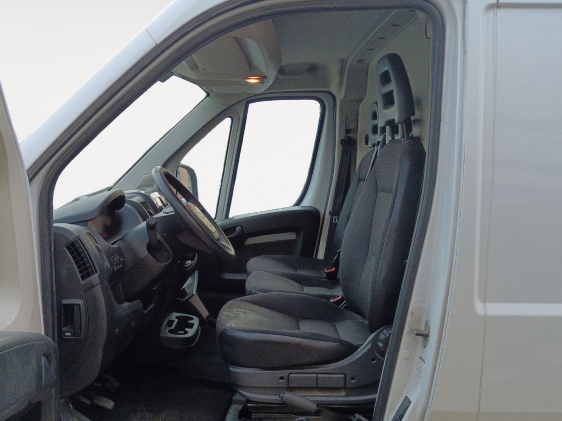 Citroën Jumper Furgon BlueHDi 140 35 Heavy L4H3 - foto 7
