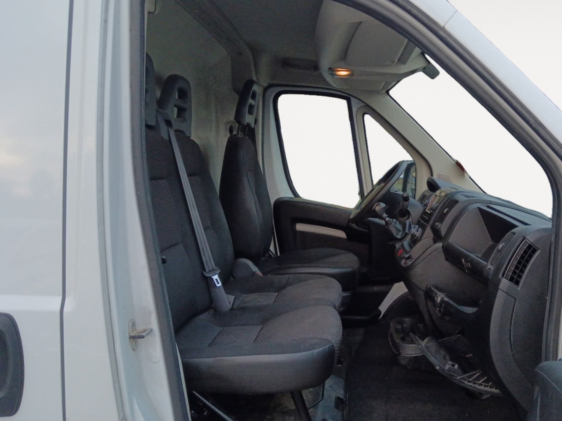 Citroën Jumper Furgon BlueHDi 140 35 Heavy L4H3 - foto 8