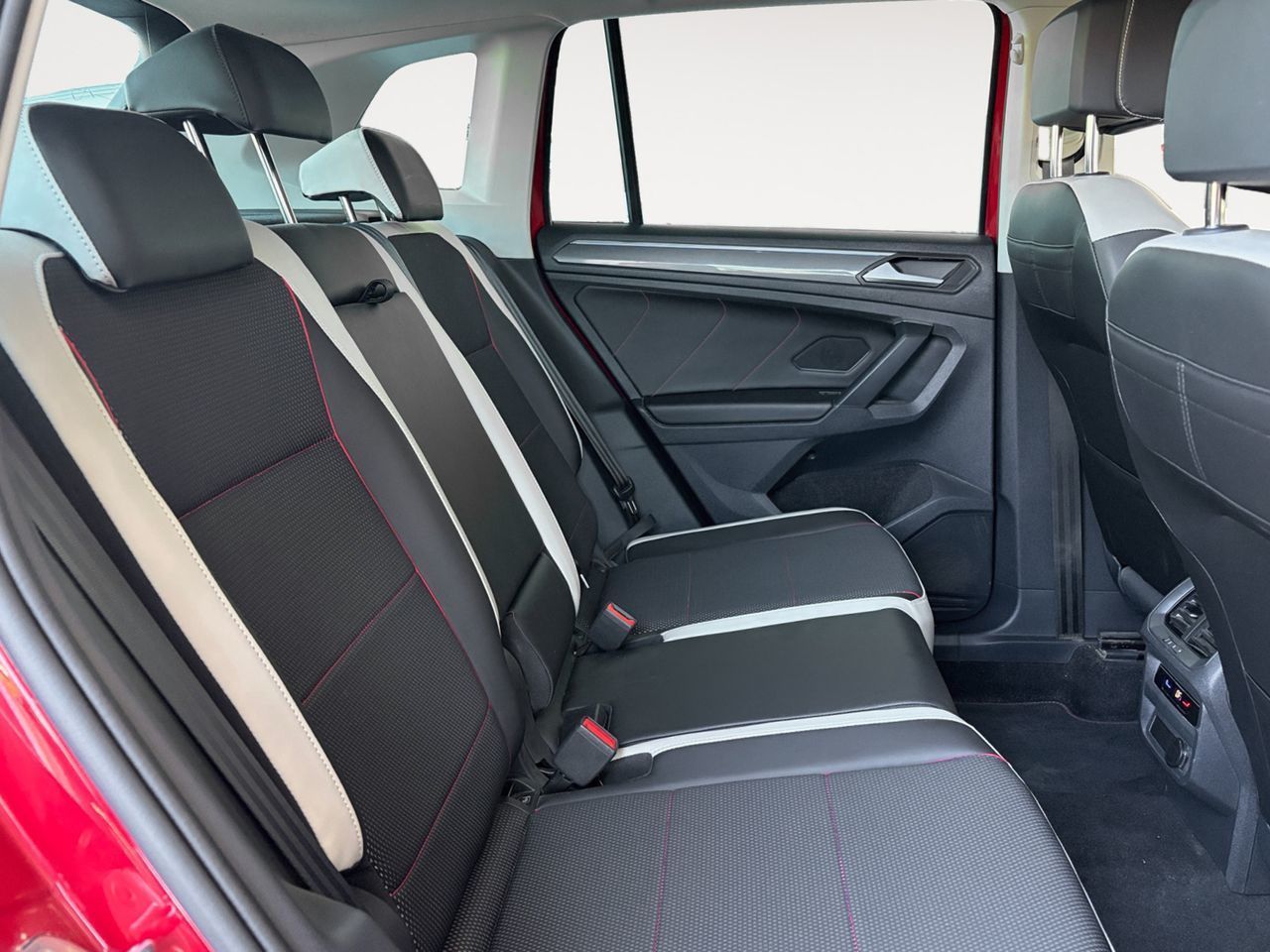 Volkswagen Tiguan Urban Sport 2.0 TDI - foto 9