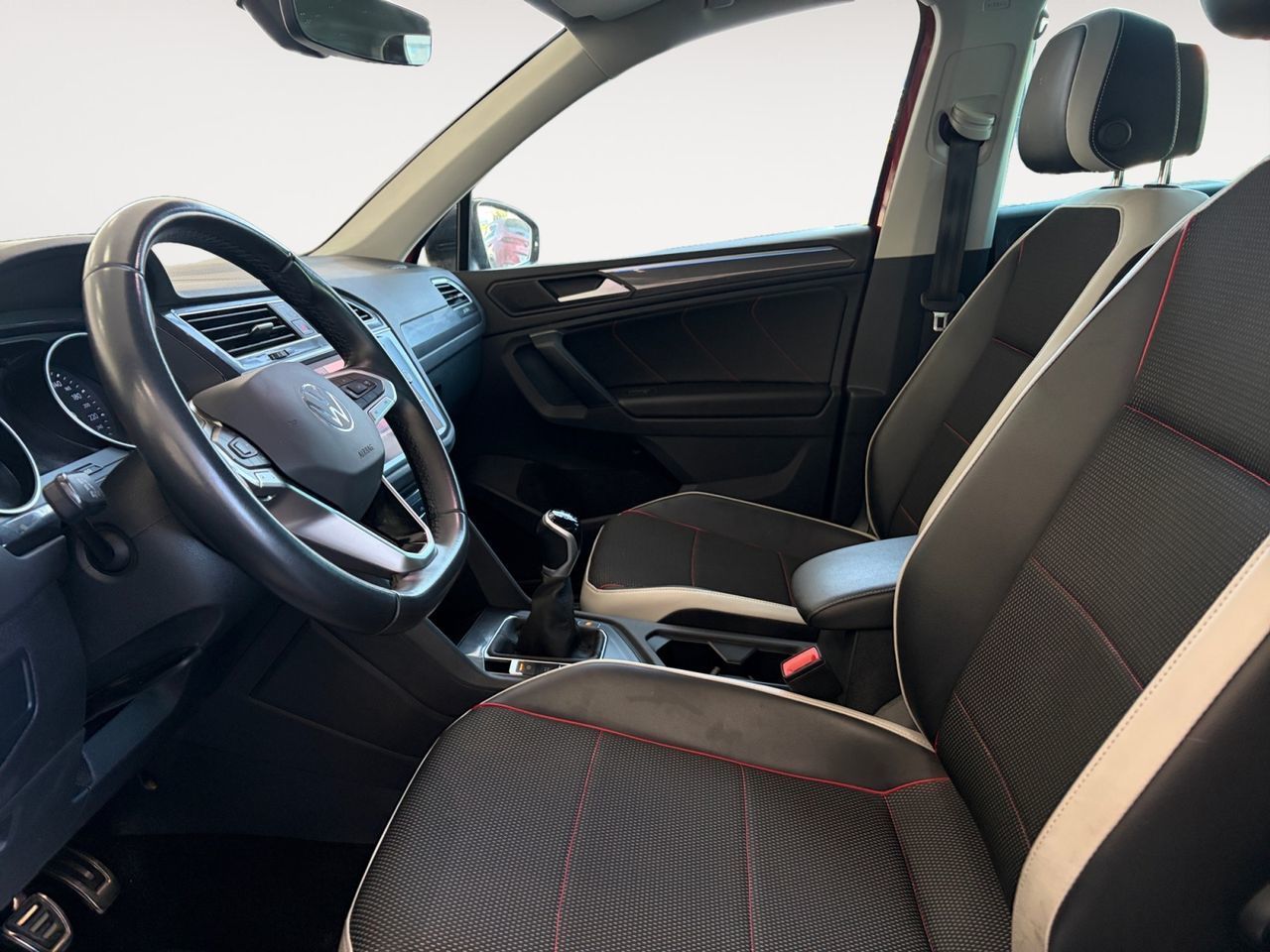 Volkswagen Tiguan Urban Sport 2.0 TDI - foto 8