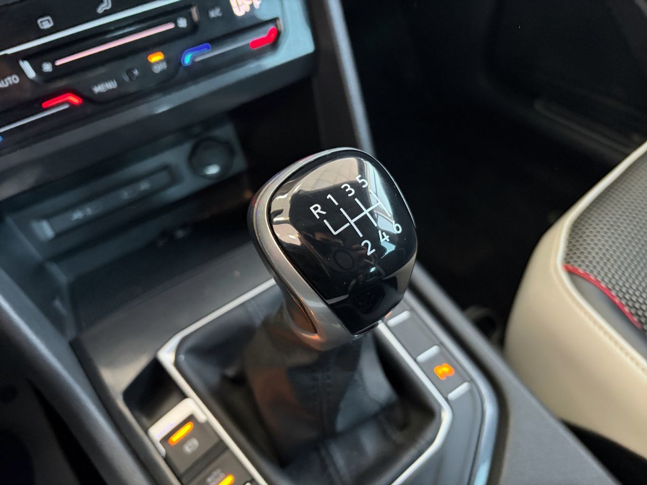 Volkswagen Tiguan Urban Sport 2.0 TDI - foto 12