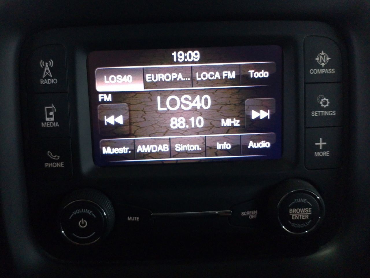 Jeep Compass 1.6 MultiJet Longitude 4x2 - foto 17