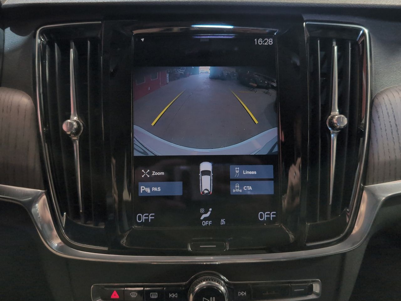 Volvo V90 D4 AWD - foto 16
