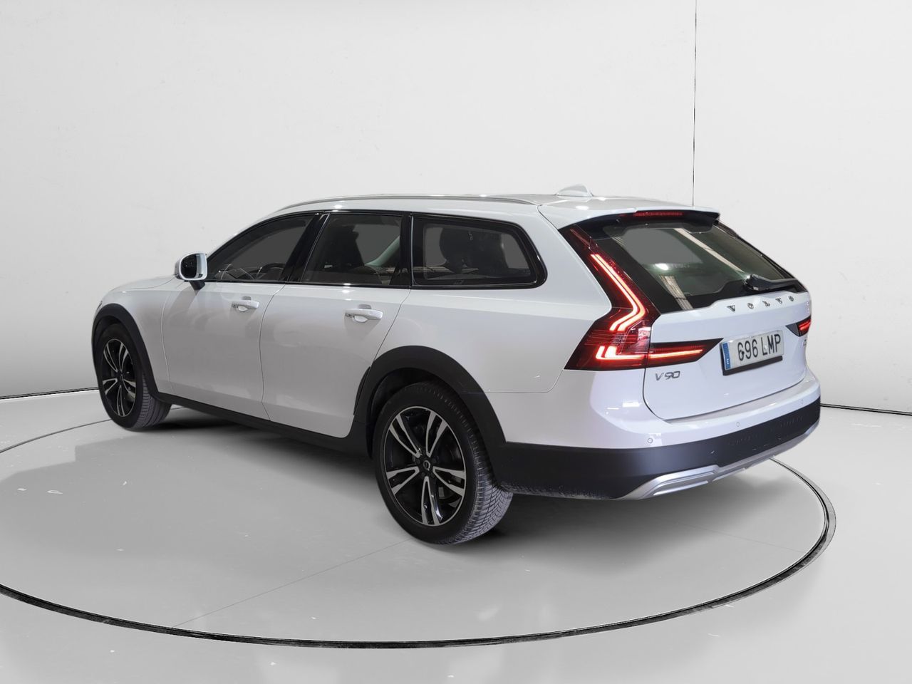 Volvo V90 D4 AWD - foto 4