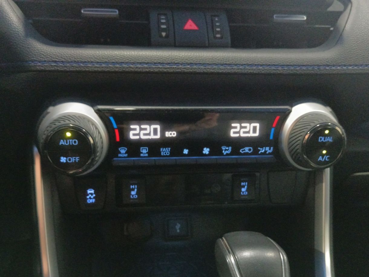 Toyota RAV4 220H Business - foto 21