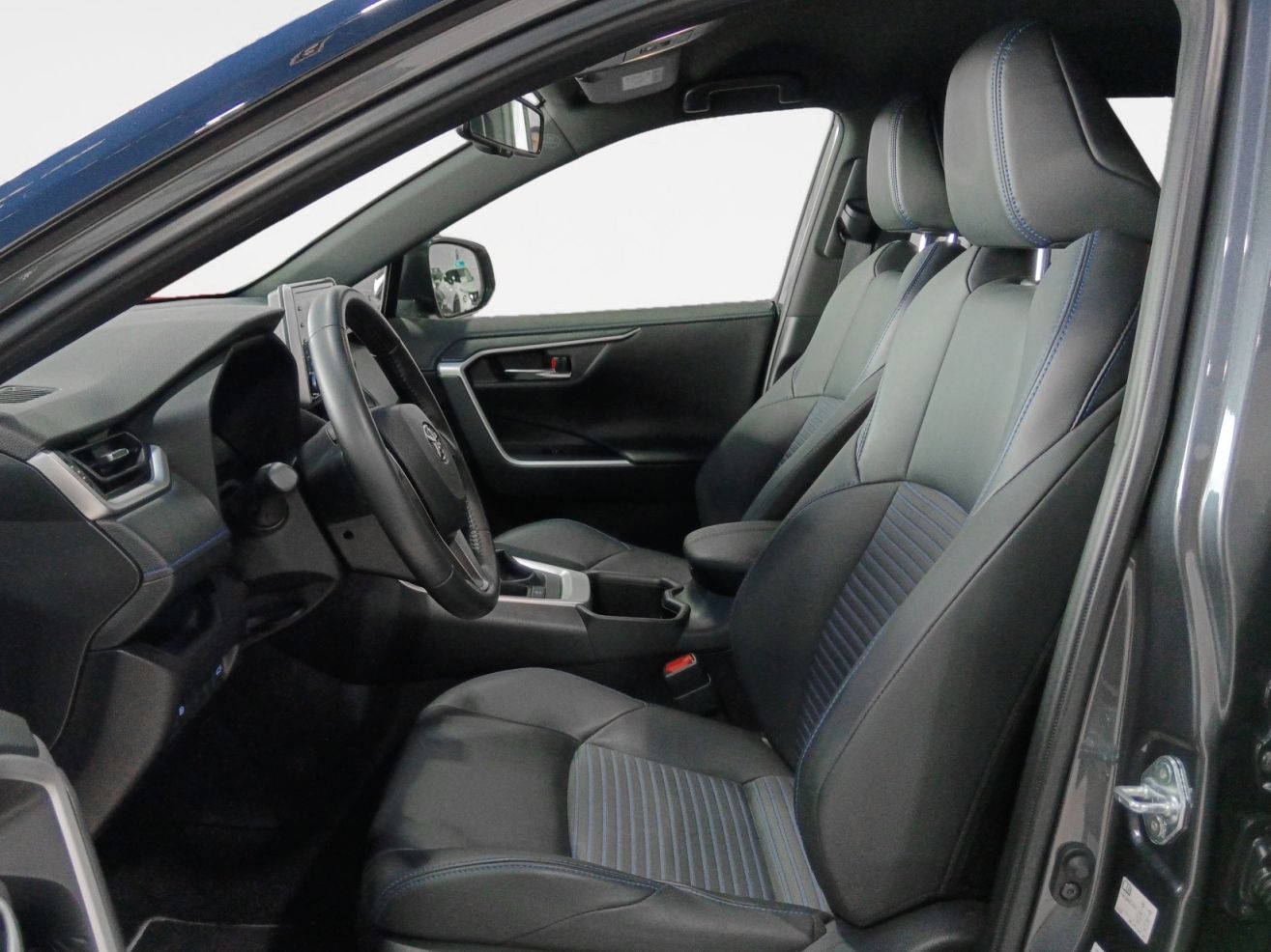 Toyota RAV4 220H Business - foto 10