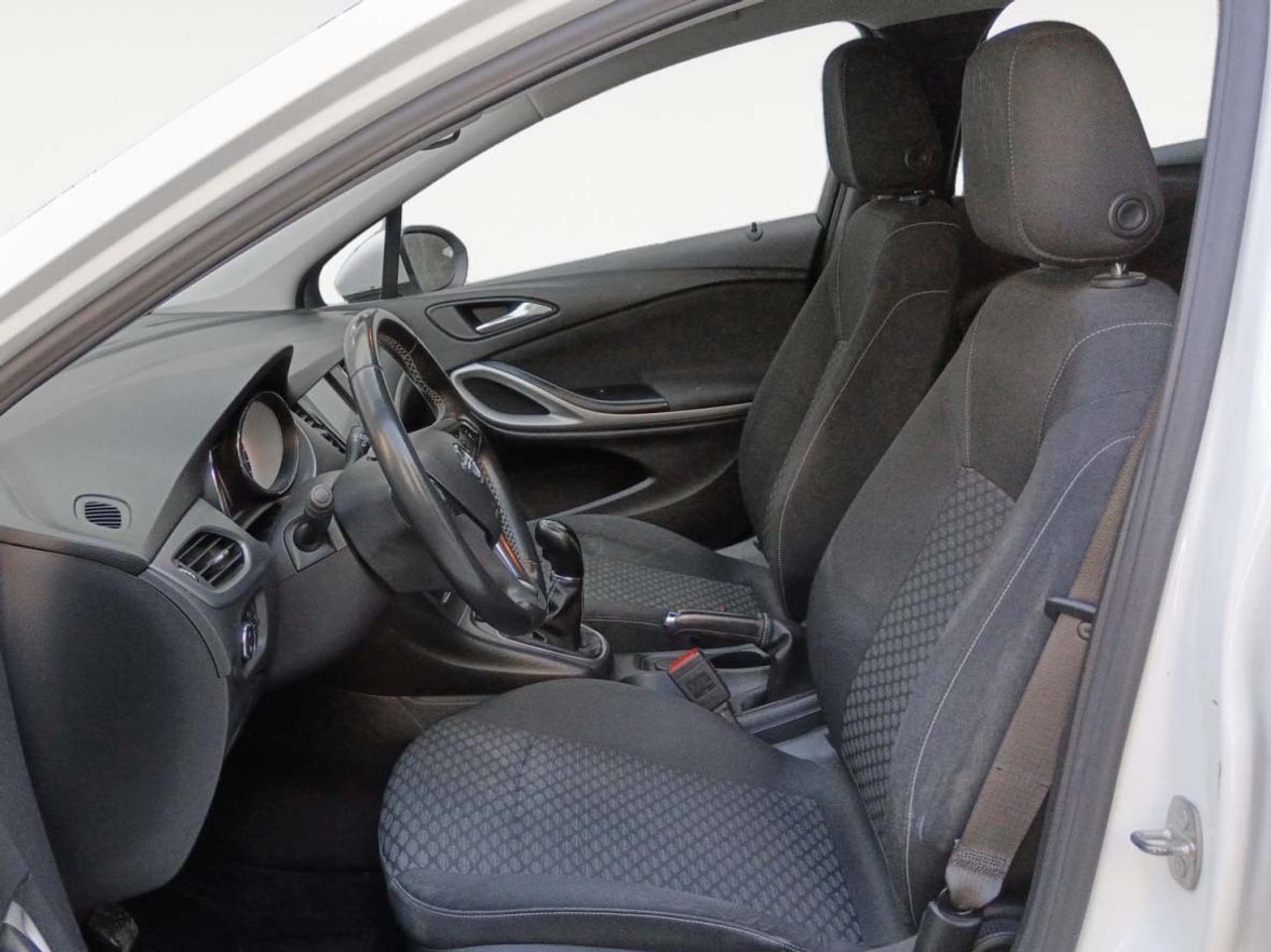 Opel Astra 1.6 CDTI Business - foto 11