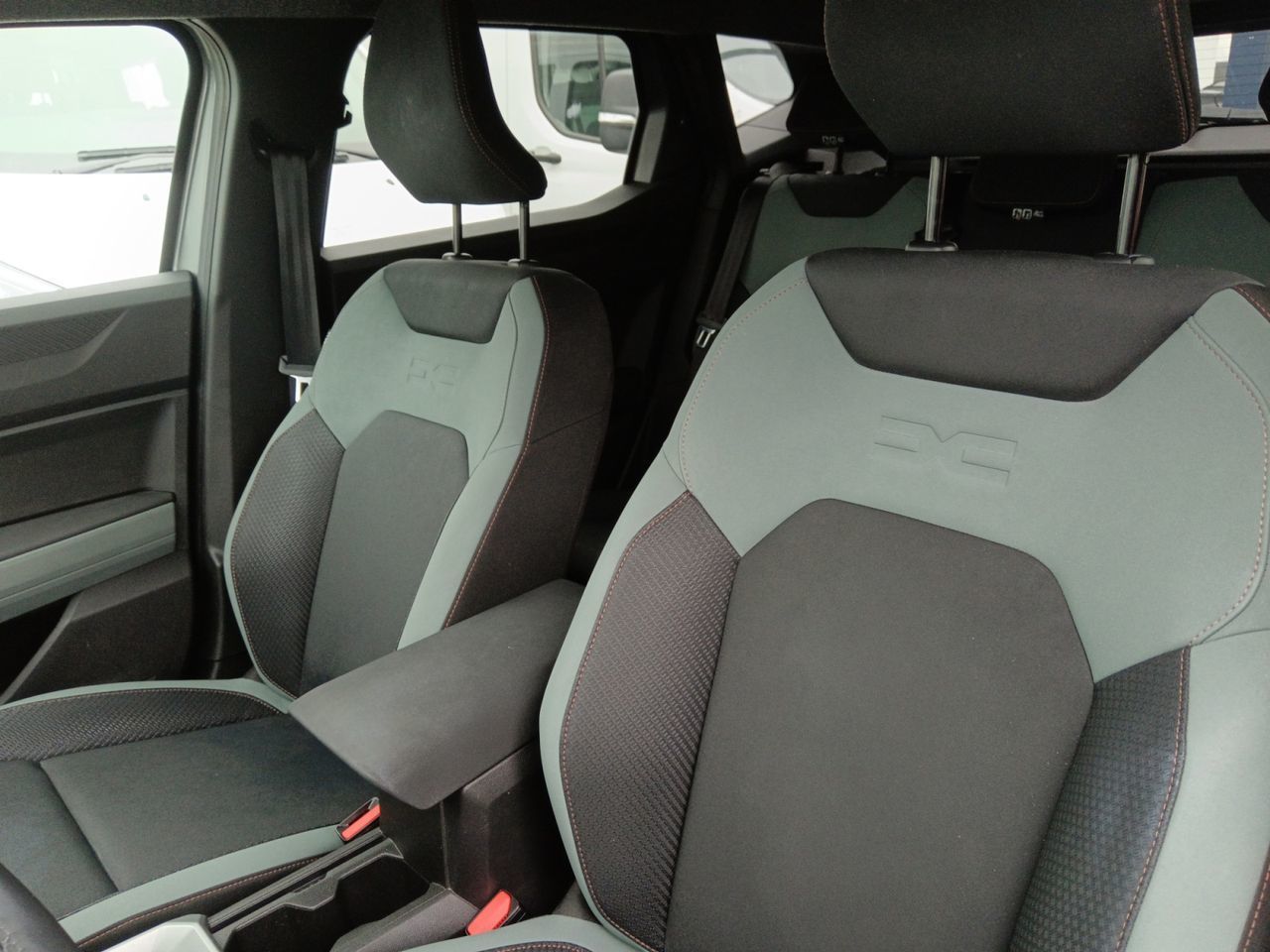Dacia Duster Extreme 48V TCe 4x2 - foto 21