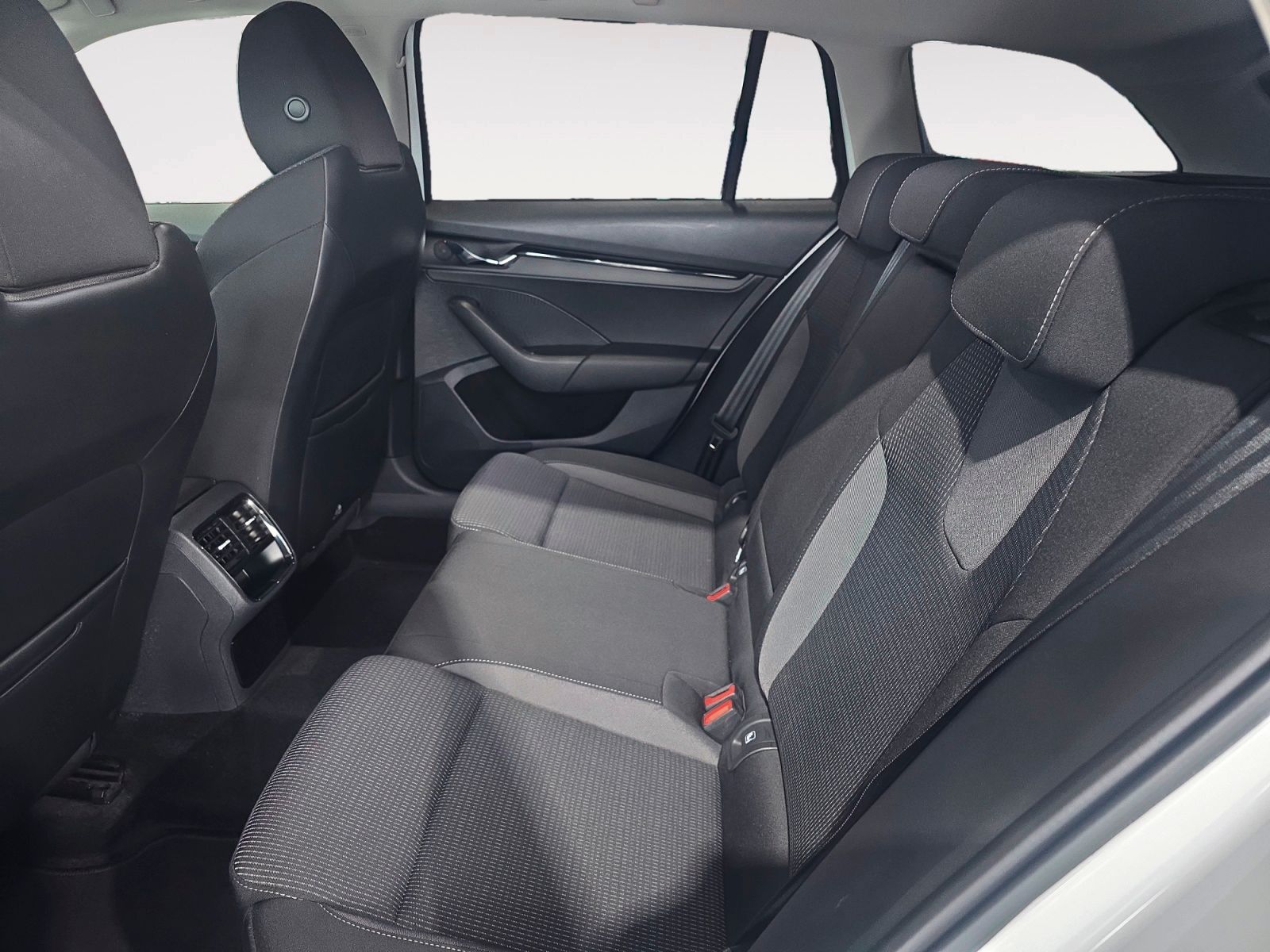 Škoda Octavia 1.0 TSI mHEV Ambition DSG - foto 12