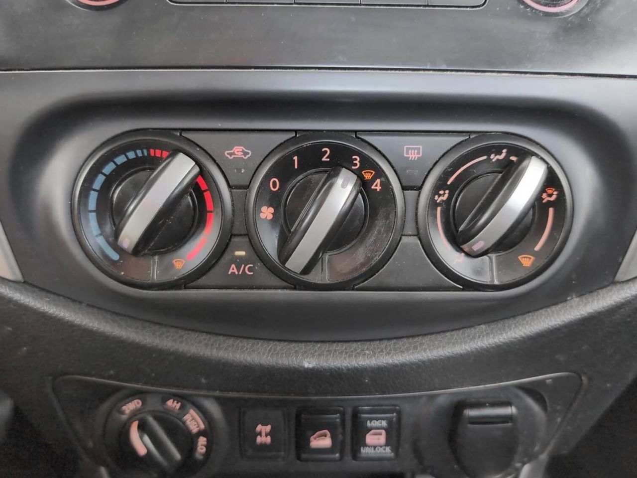 Nissan Navara PickUp 2.3 dCi Doble Cabina Visia - foto 21