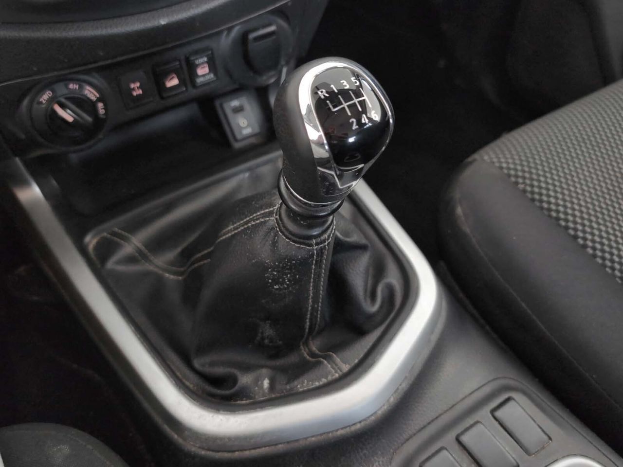 Nissan Navara PickUp 2.3 dCi Doble Cabina Visia - foto 15