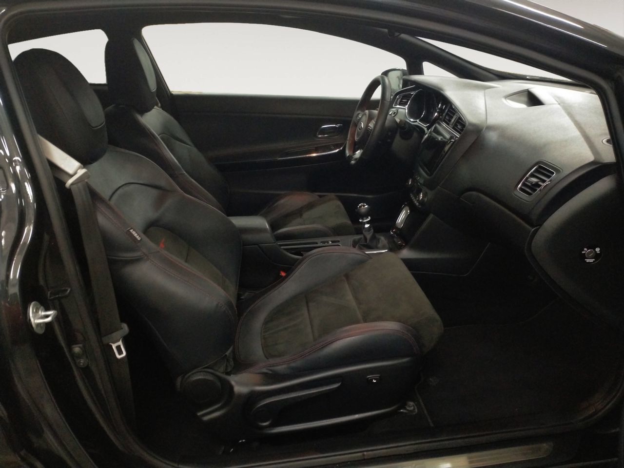 Kia Ceed 1.6 T-GDi GT - foto 11