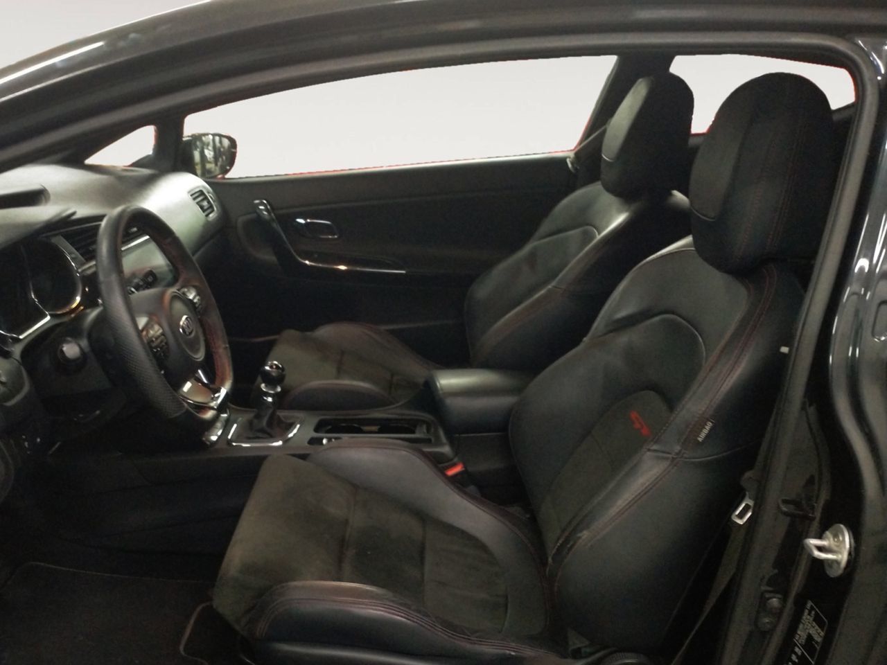 Kia Ceed 1.6 T-GDi GT - foto 9