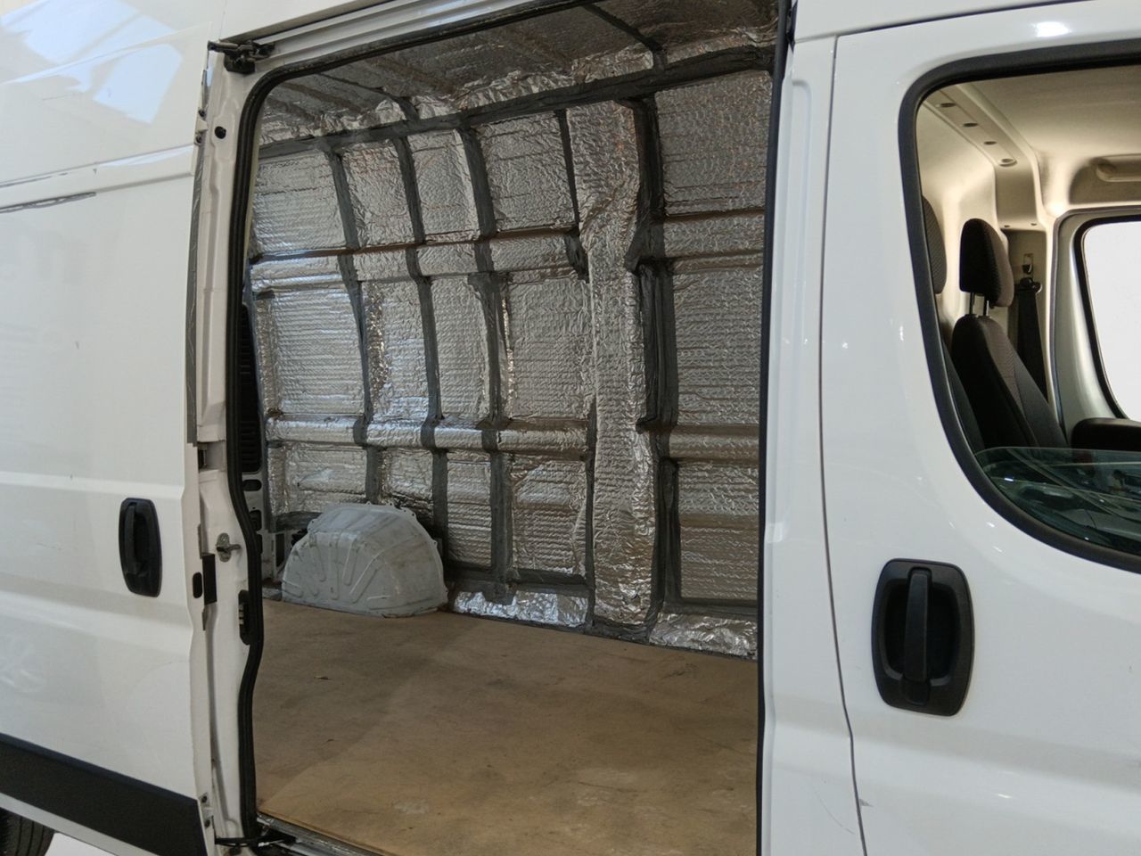 Peugeot Boxer Furgon BlueHDi 140 435 L3H3 - foto 11