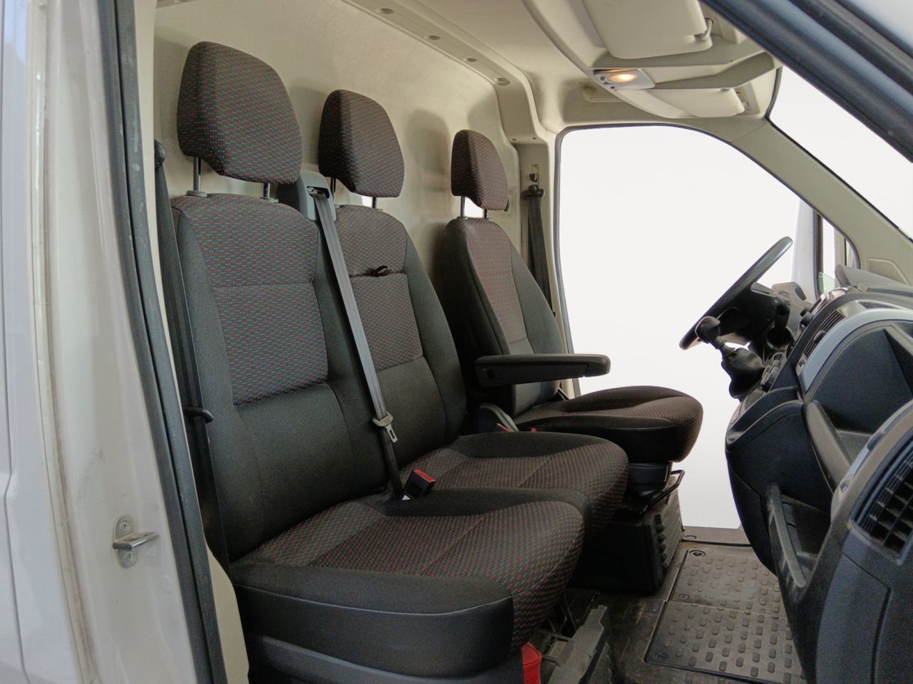 Peugeot Boxer Furgon BlueHDi 140 435 L3H3 - foto 10