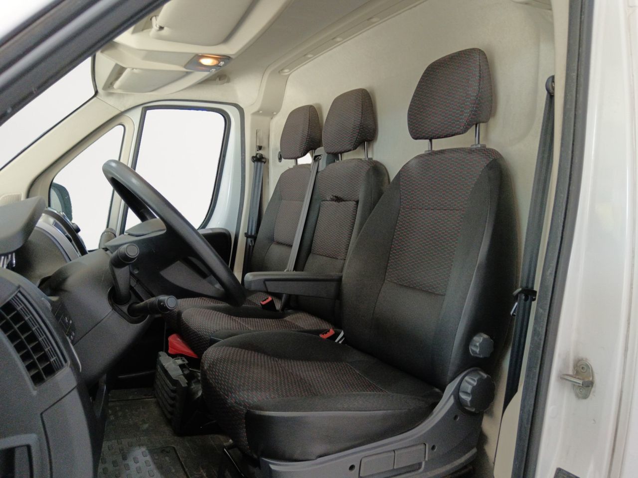 Peugeot Boxer Furgon BlueHDi 140 435 L3H3 - foto 9