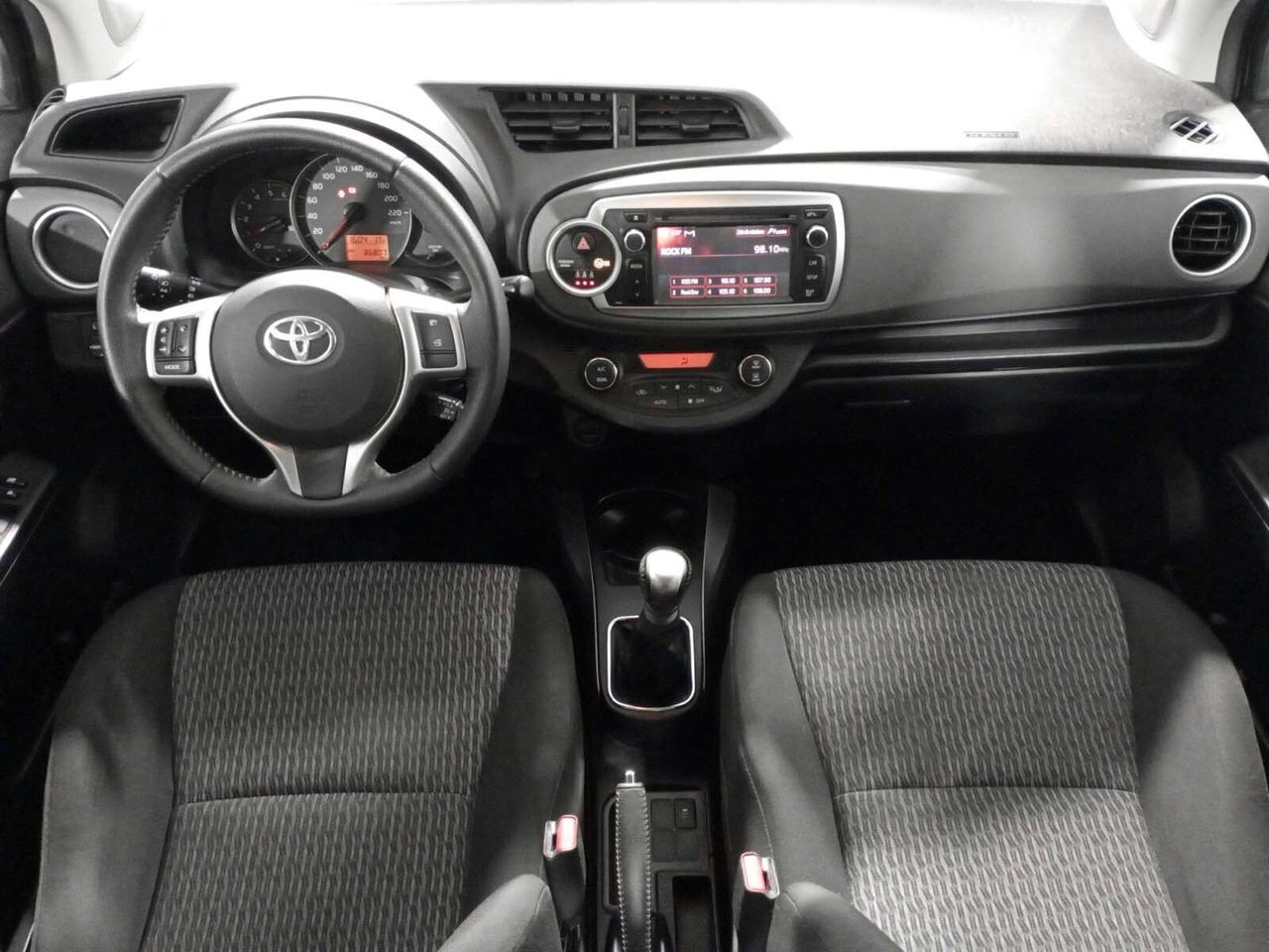 Toyota Yaris 90D City - foto 7