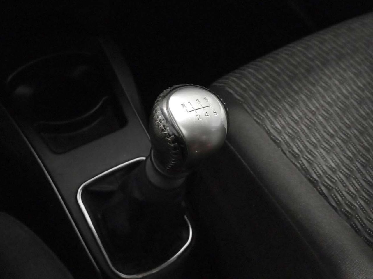 Toyota Yaris 90D City - foto 13