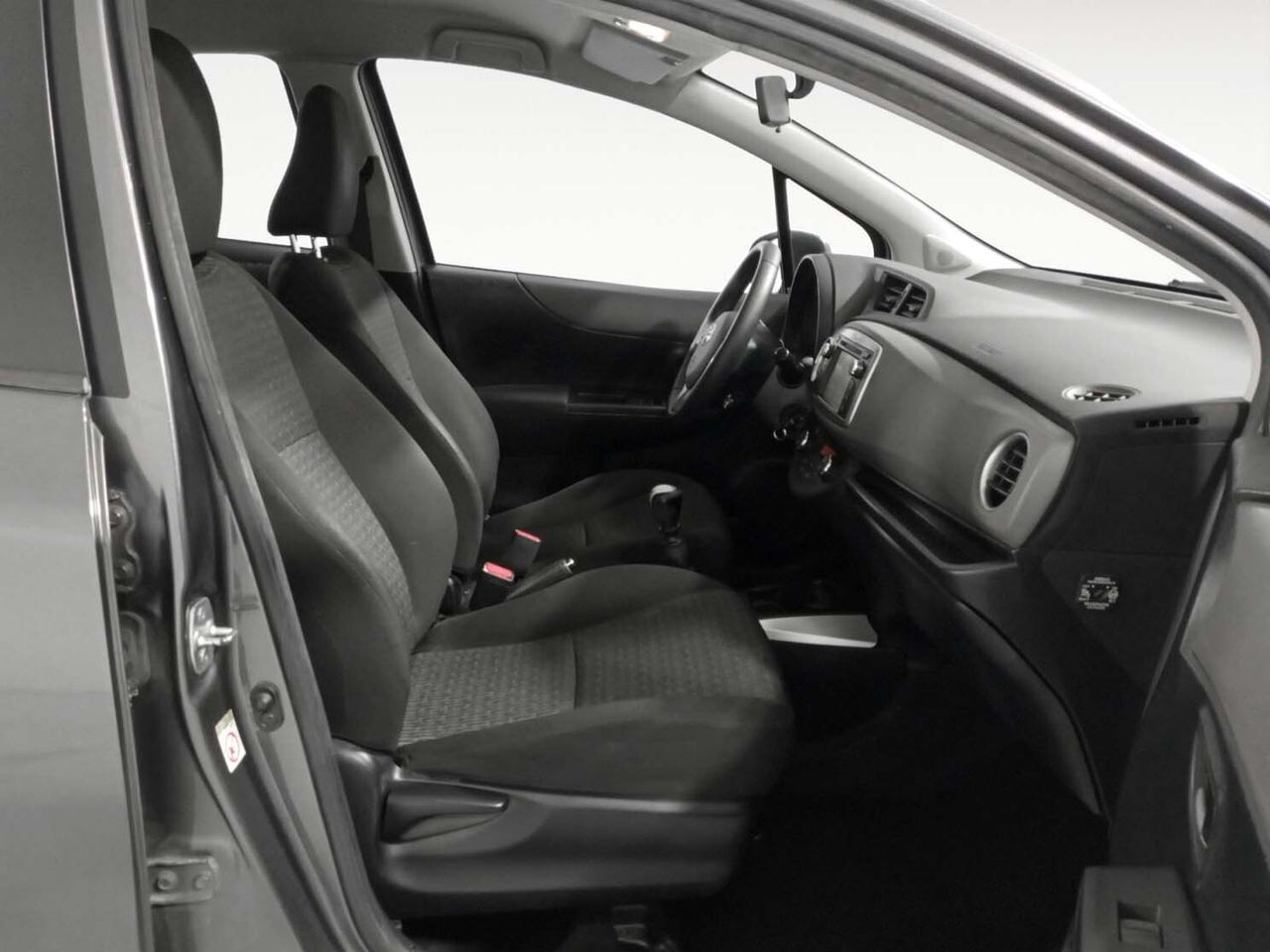 Toyota Yaris 90D City - foto 11